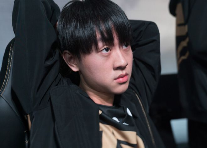 Uzi曝光小明近况几个月没有玩LOL似乎已经放弃复出的打算了(图1)