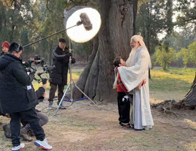 郑州招聘微短剧人才!日薪最高3万元岗位要求及人数公布(图1)