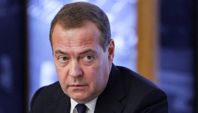 “口水战”爆发！特朗普怒斥梅德韦杰夫：还当自己是俄罗斯总统呢(图11)