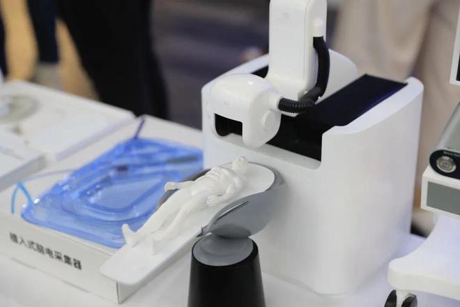 16岁保送大学放弃体制内“铁饭碗”！他研发的产品让癫痫小伙子能“脑控”打「王者荣耀」！(图3)