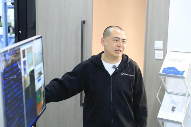 16岁保送大学放弃体制内“铁饭碗”！他研发的产品让癫痫小伙子能“脑控”打「王者荣耀」！(图1)