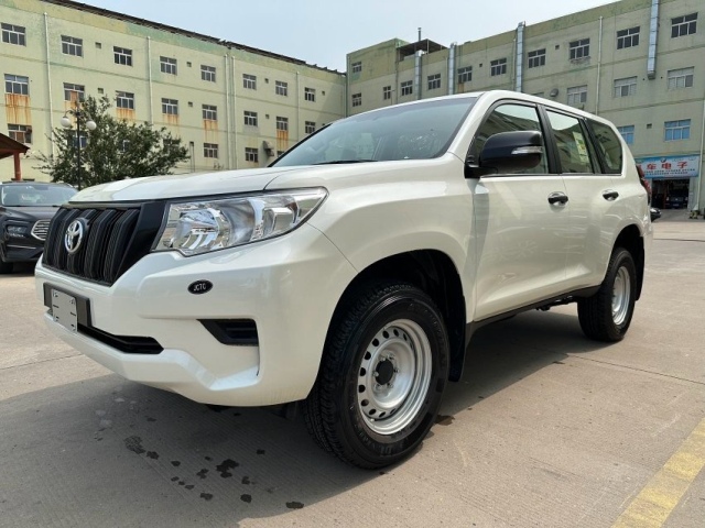 2024款霸道2700TX铝轮底挂无天窗港口现车优惠5万(图2)