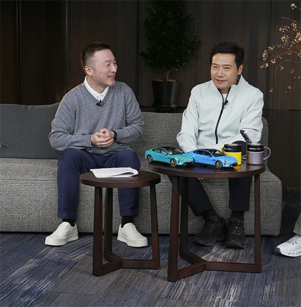 大反转？长安辟谣取消年终奖或发43倍月薪+3000现金；吉利汽车今年要卖345万辆！多家车企公布2026销量目标；OPPO确认realme将回归(图2)