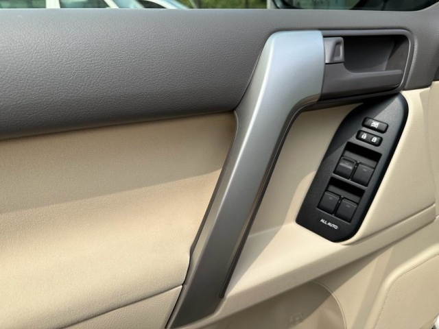 2024款霸道2700TX铝轮底挂无天窗港口现车钜惠来袭(图3)